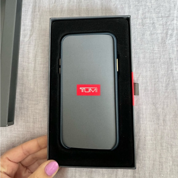 New in box Tumi iPhone X leather case - Picture 4 of 7